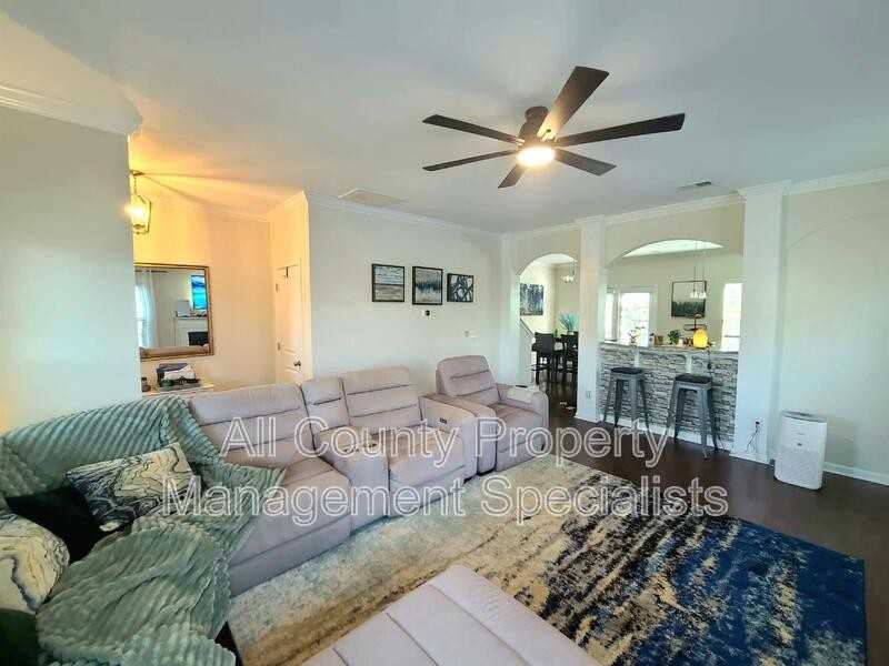 235 Meadow Springs Dr - Photo 3 of 19