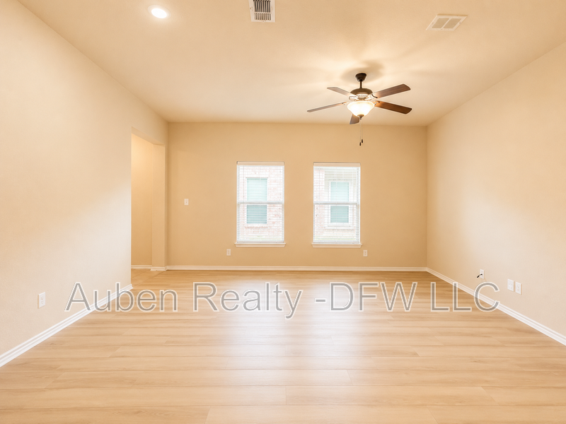 1330 Piedmont Dr - Photo 5 of 19
