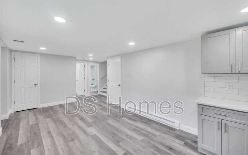 615 Macdonald Ave #2 - Photo 5 of 13