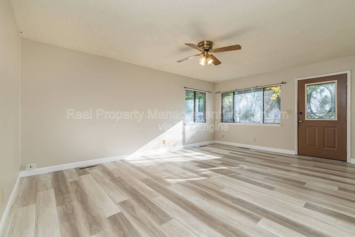 1913 S Broadway Ave - Photo 3 of 10