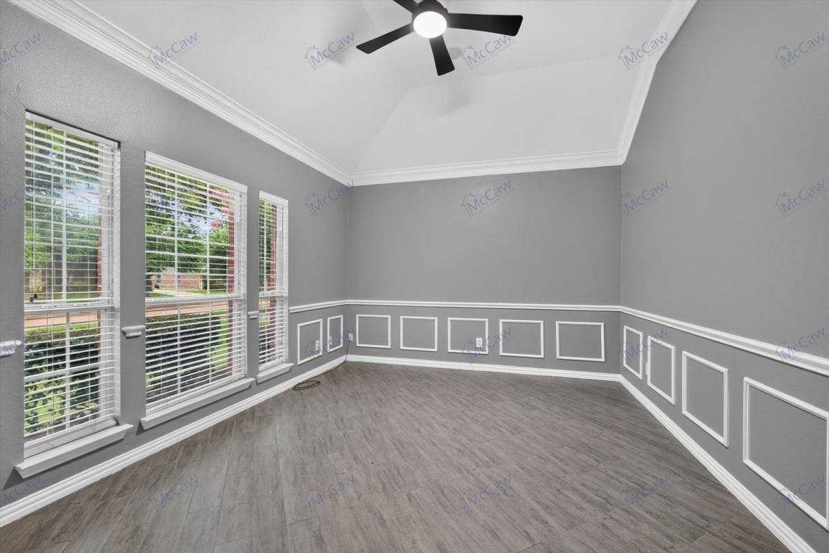 608 Walnut Hollow Dr - Photo 3 of 10