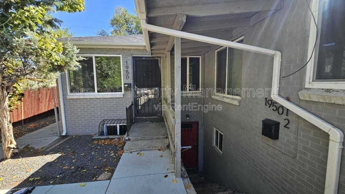 1950 Oswego St - Photo 2 of 10