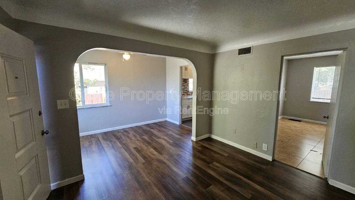 1950 Oswego St - Photo 3 of 10