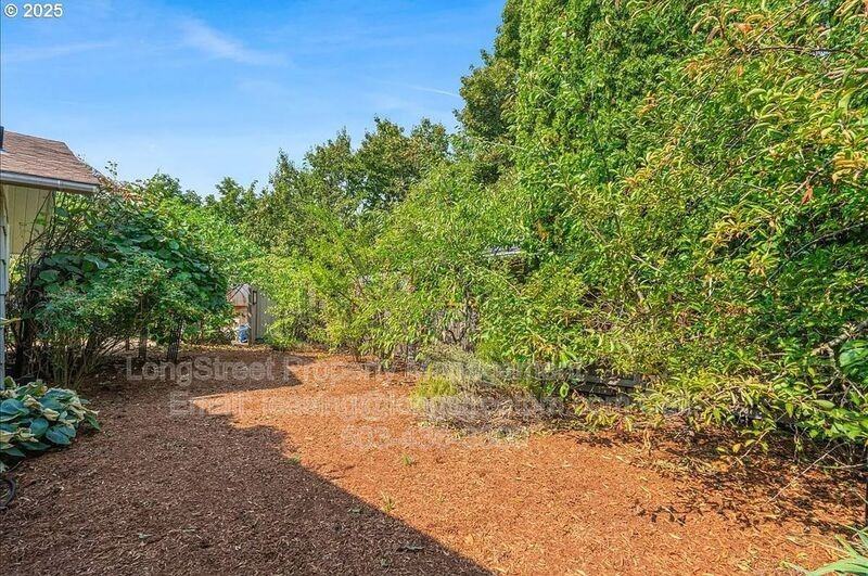 2915 Ne Fremont Dr - Photo 3 of 25