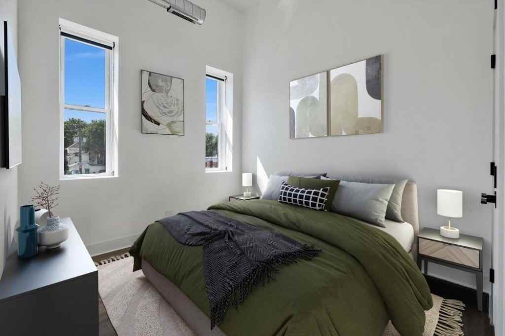 4731 N Western Ave #203 - Photo 4 of 6