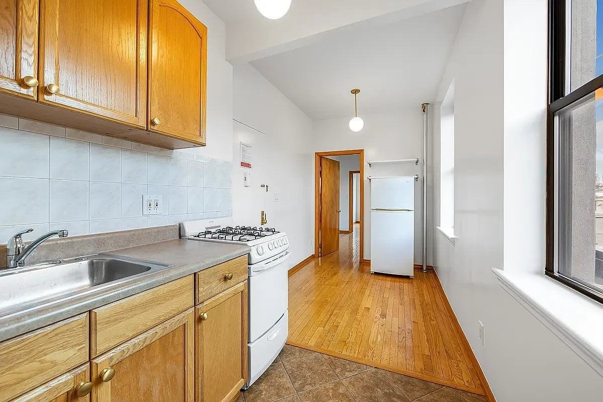63 E 7th St #14 - Photo 5 of 6