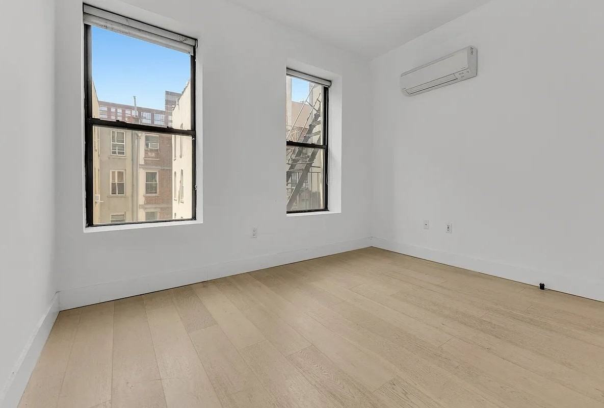 245 Eldridge St #2R - Photo 4 of 12