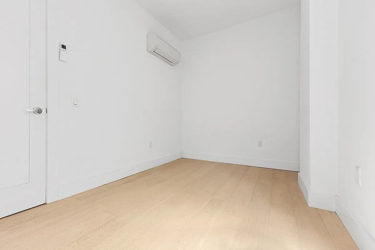 245 Eldridge St #2R - Photo 5 of 12