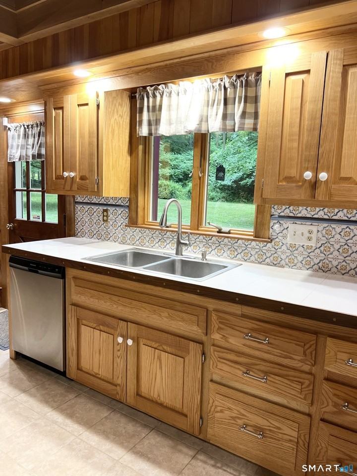 38 Clark Hill Rd - Photo 7 of 35