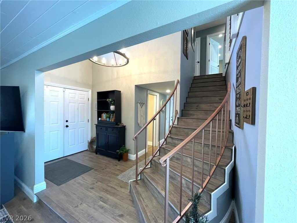 2246 Windsor Dr - Photo 4 of 50