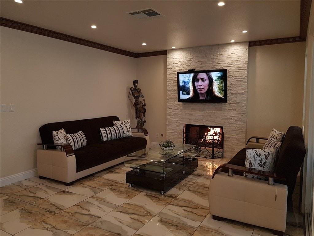 7824 Emerald Harbor Ct - Photo 2 of 21