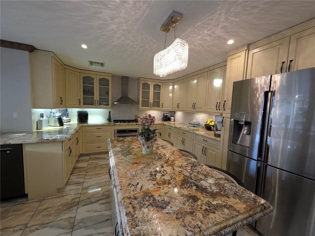 7824 Emerald Harbor Ct - Photo 3 of 21