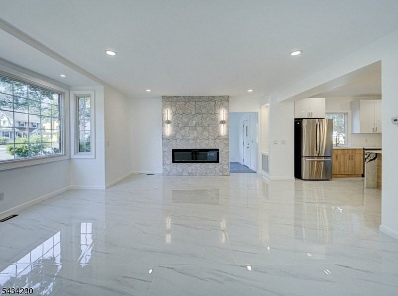 217 Heywood Ave - Photo 2 of 26
