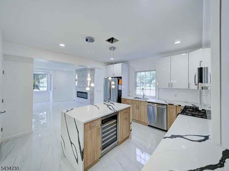 217 Heywood Ave - Photo 4 of 26