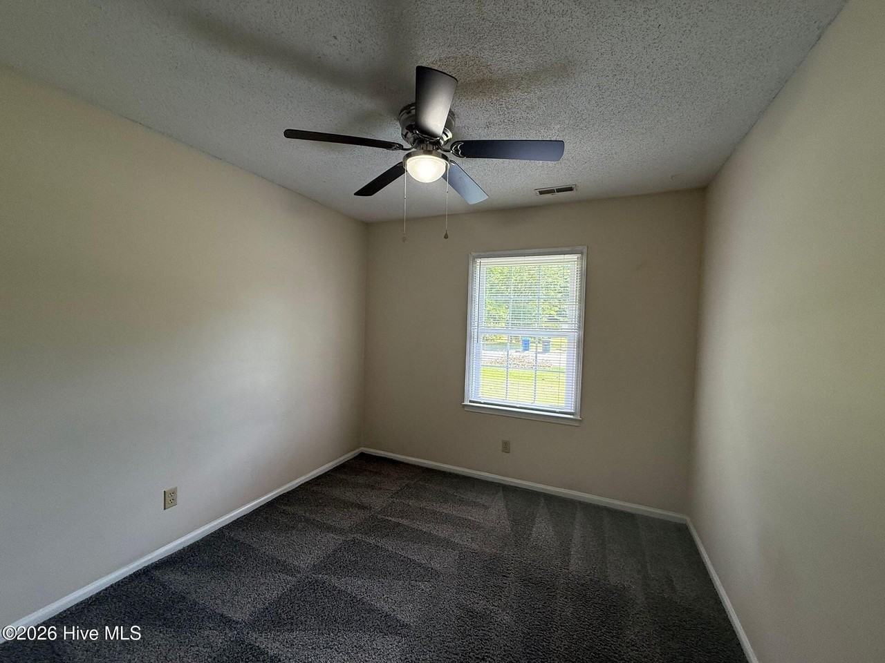411 Greenbriar Dr - Photo 3 of 13