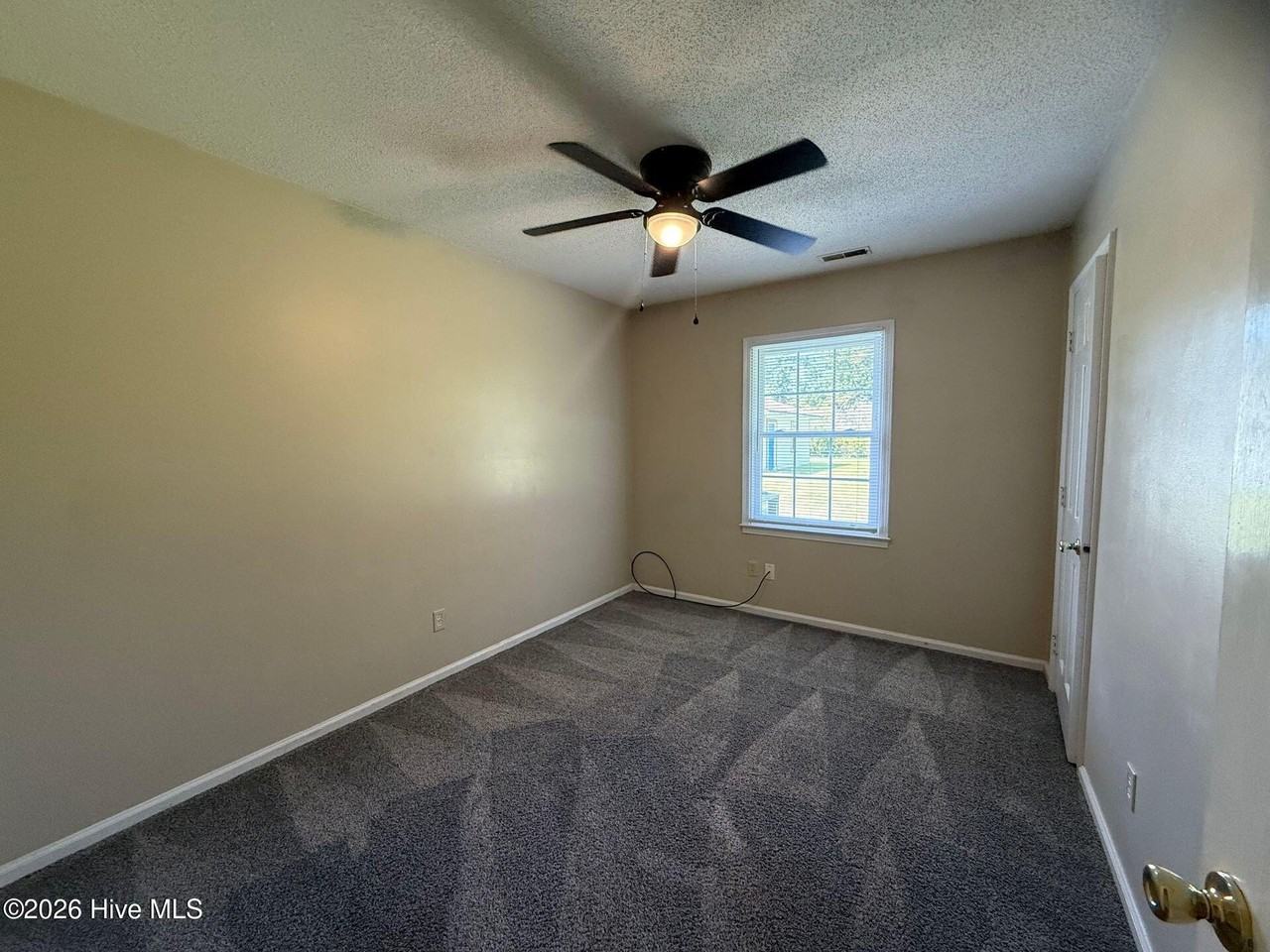 411 Greenbriar Dr - Photo 4 of 13