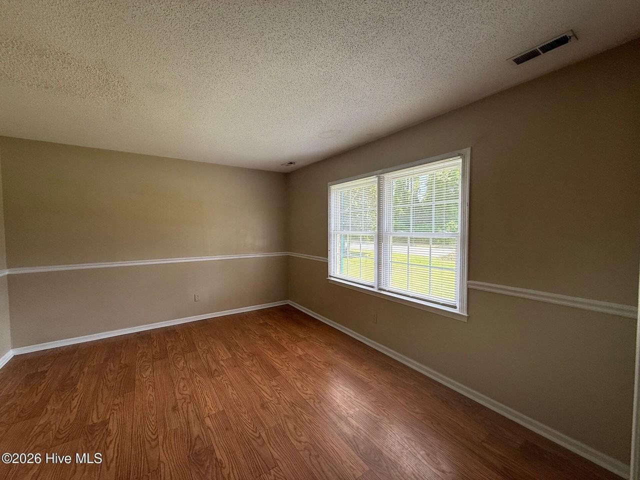 411 Greenbriar Dr - Photo 5 of 13