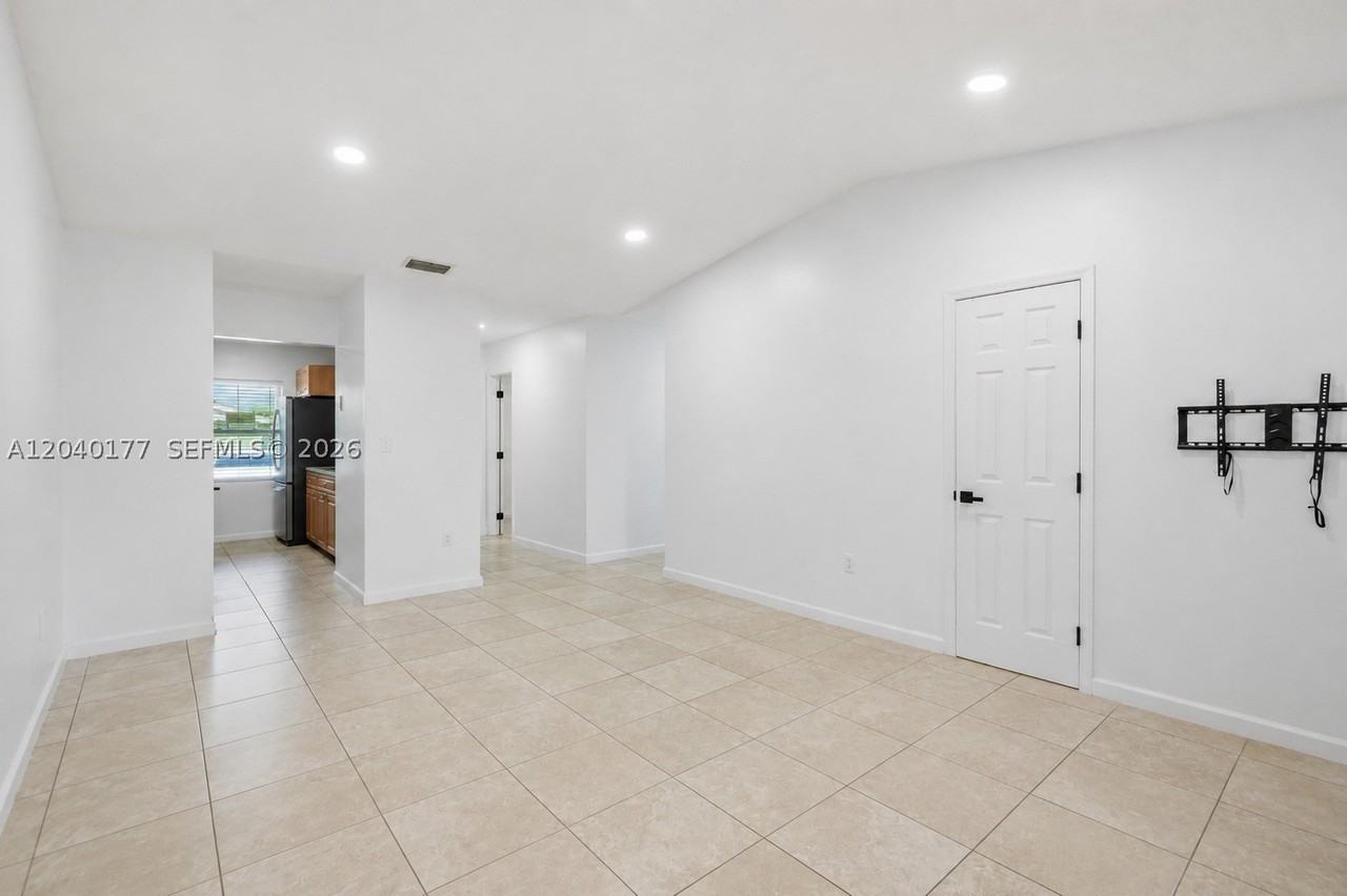 5113 Sw 138th Avenue Cir - Photo 5 of 28