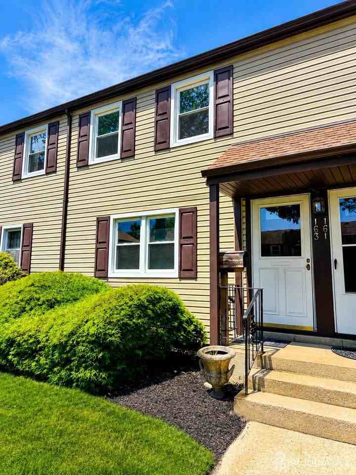 163 Rose St - Photo 2 of 16