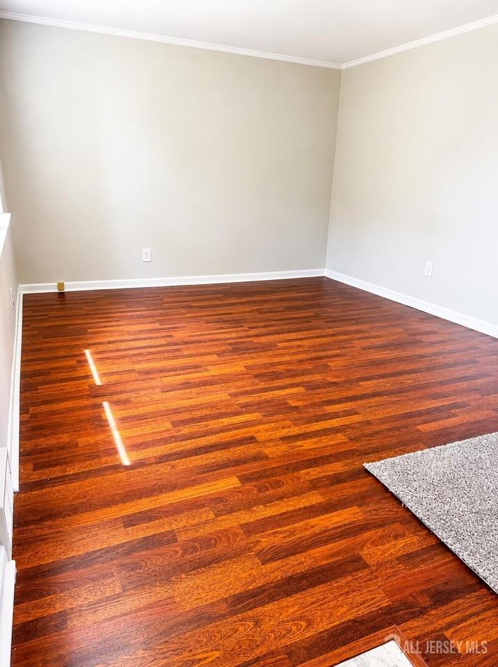 163 Rose St - Photo 4 of 16