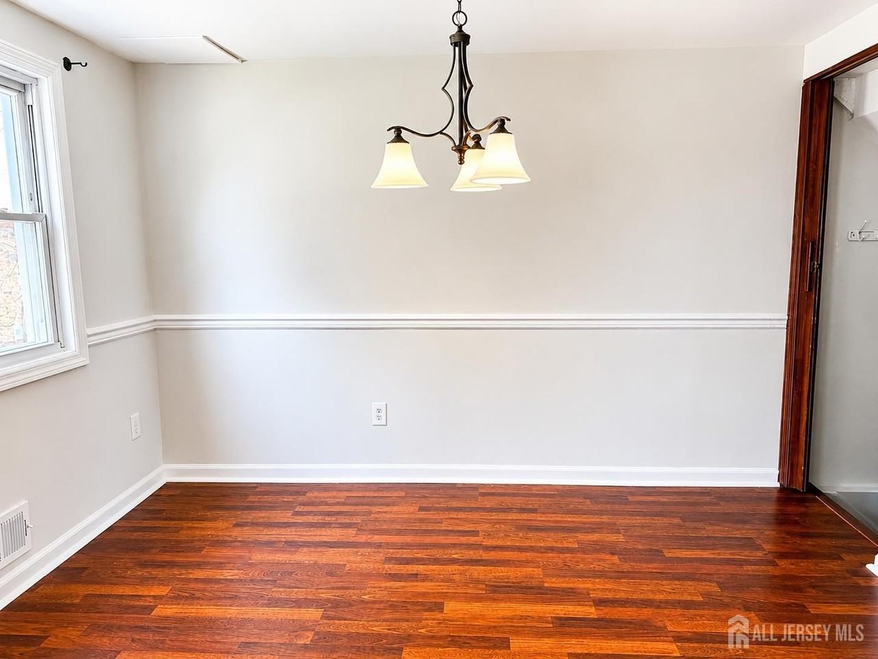 163 Rose St - Photo 6 of 16