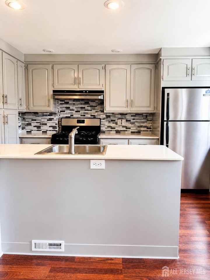 163 Rose St - Photo 7 of 16