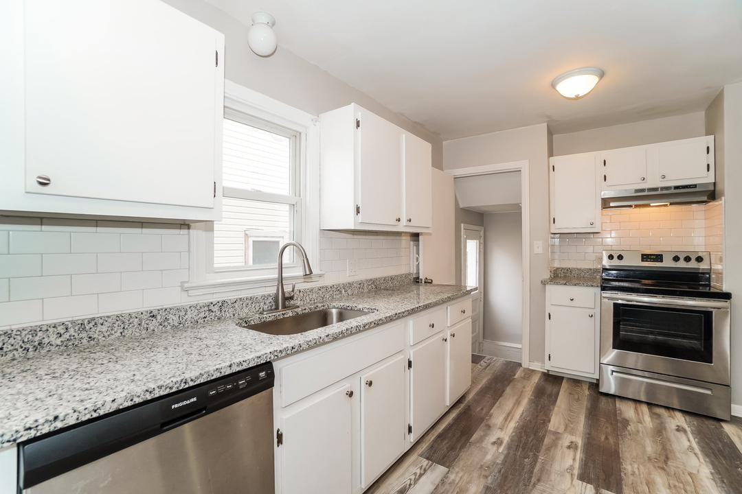 810 Broer Avenue - Photo 3 of 8