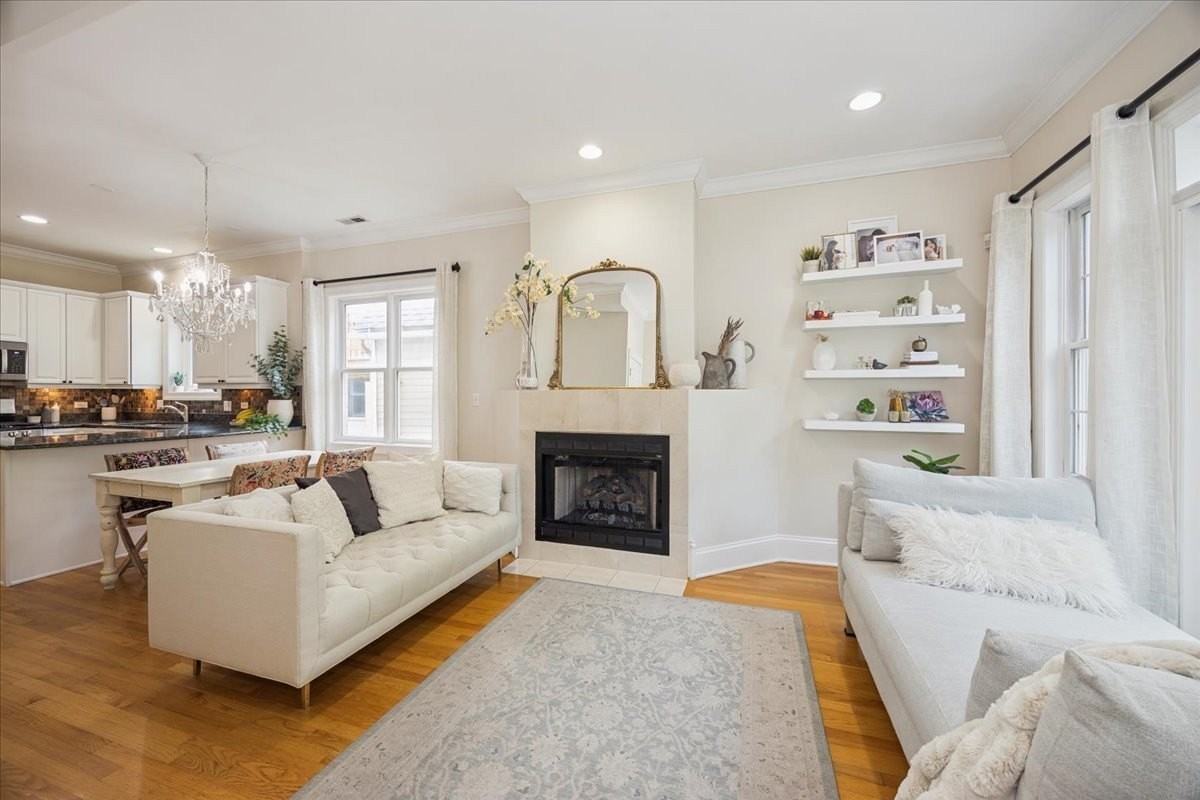 1951 W Melrose St #2 - Photo 2 of 20