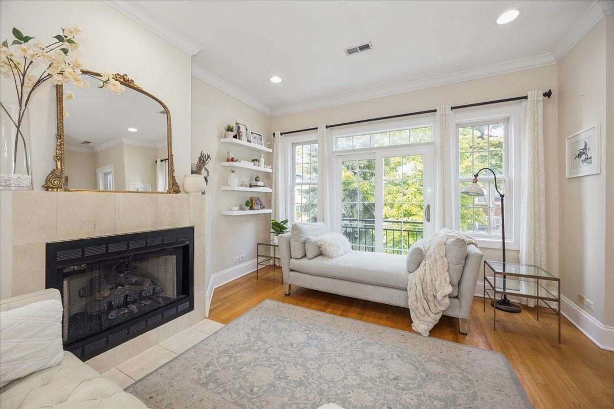 1951 W Melrose St #2 - Photo 5 of 20