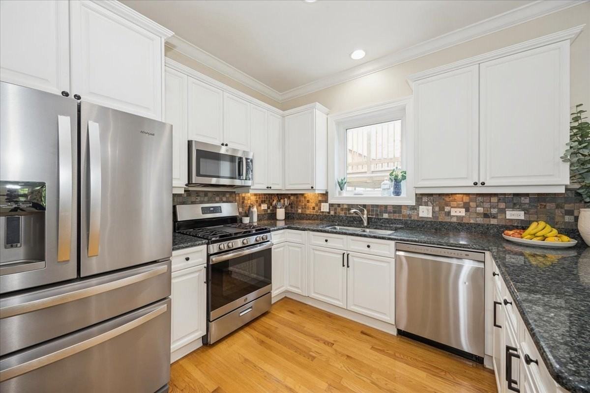 1951 W Melrose St #2 - Photo 7 of 20
