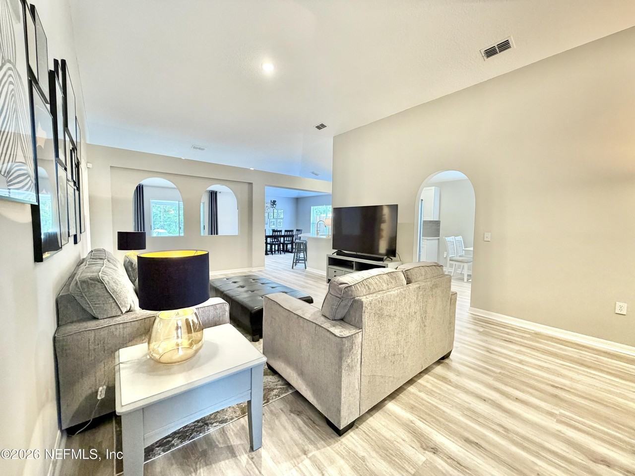 11110 Peerless Ln - Photo 2 of 46