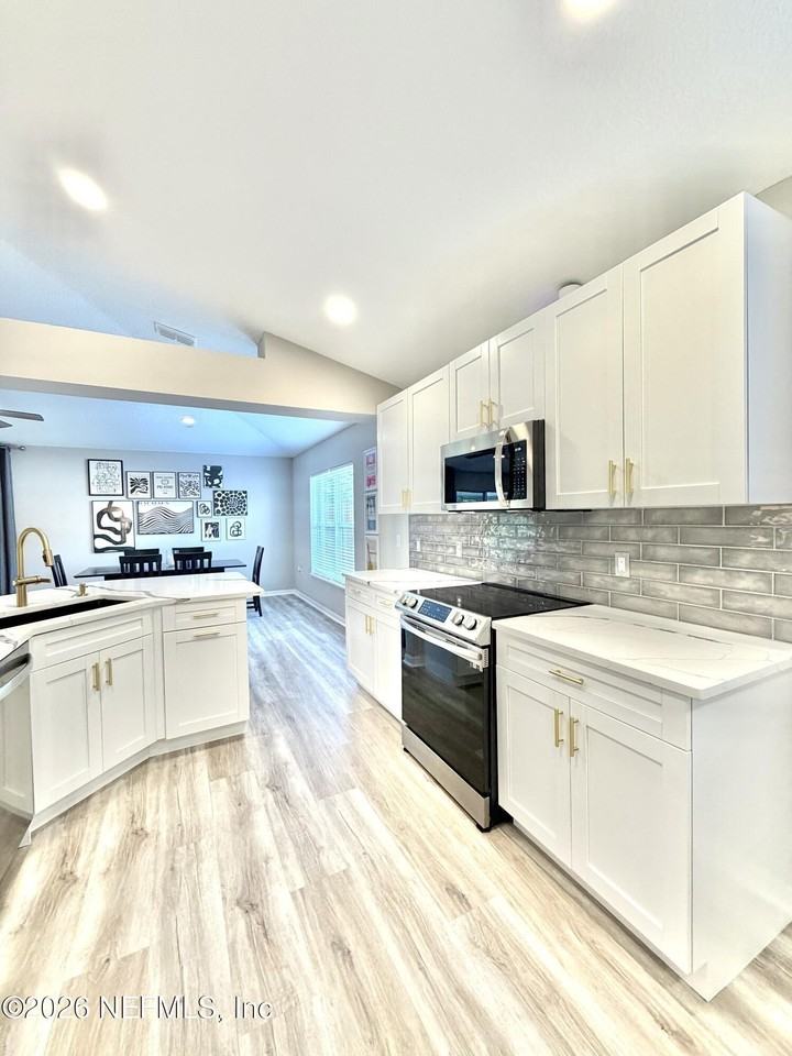 11110 Peerless Ln - Photo 4 of 46