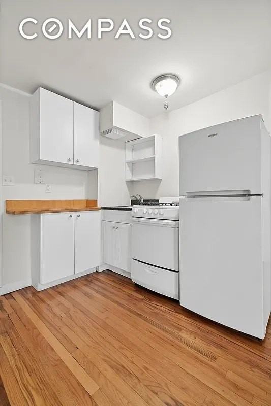 1125 Dean St #4R - Photo 3 of 5