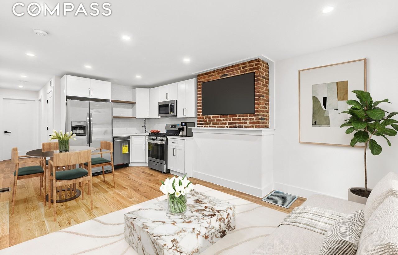 578 Bainbridge St - Photo 2 of 7