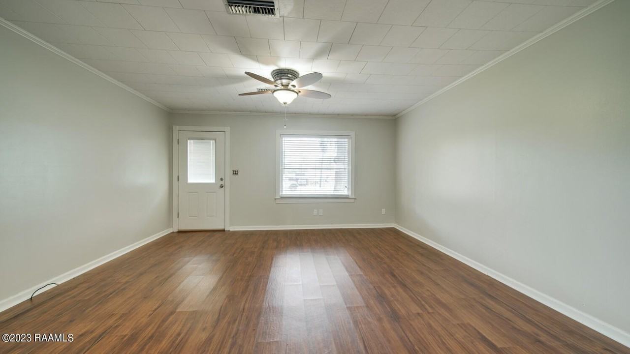 216 E Milton Ave - Photo 3 of 15