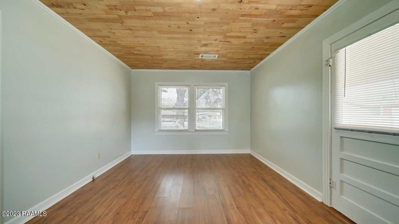 216 E Milton Ave - Photo 4 of 15