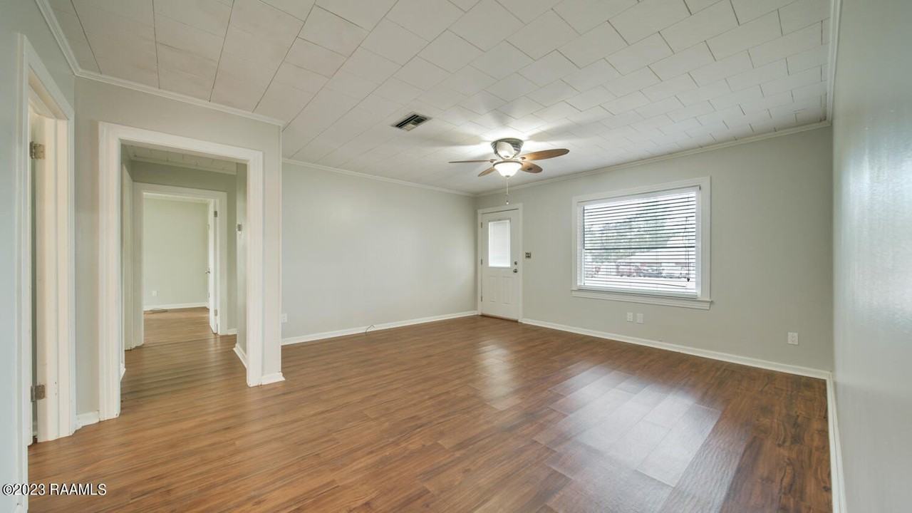 216 E Milton Ave - Photo 5 of 15