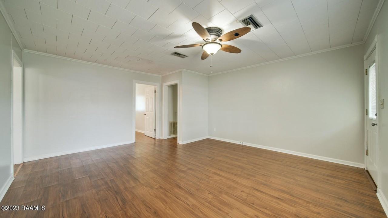 216 E Milton Ave - Photo 6 of 15