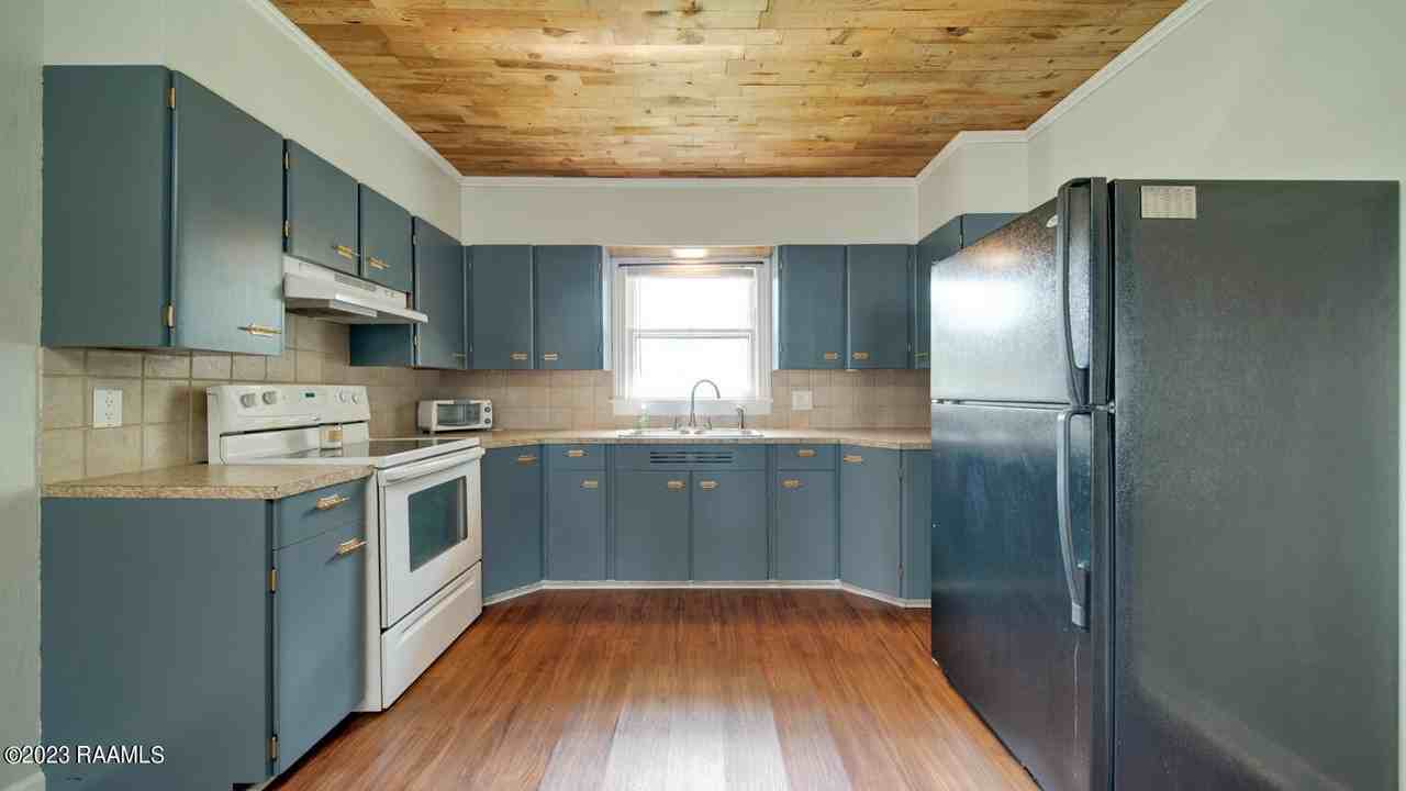216 E Milton Ave - Photo 7 of 15