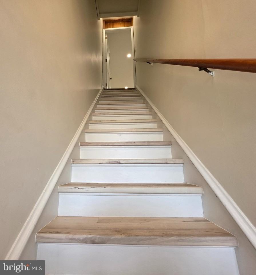 8 N York Rd - Photo 2 of 17
