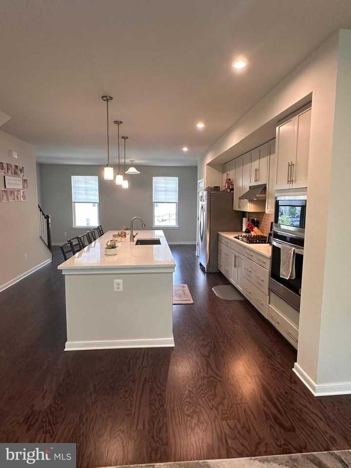 704 Barnwell Dr - Photo 2 of 8
