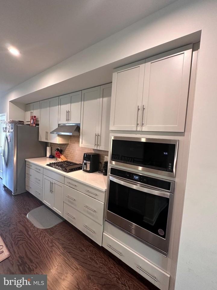 704 Barnwell Dr - Photo 3 of 8