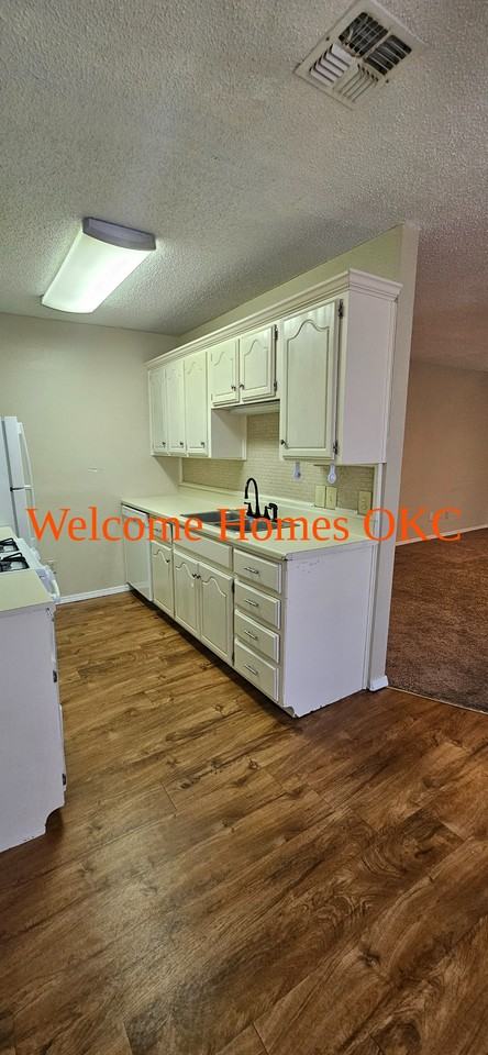 16180 Northeast 23rd Street - Photo 2 of 10