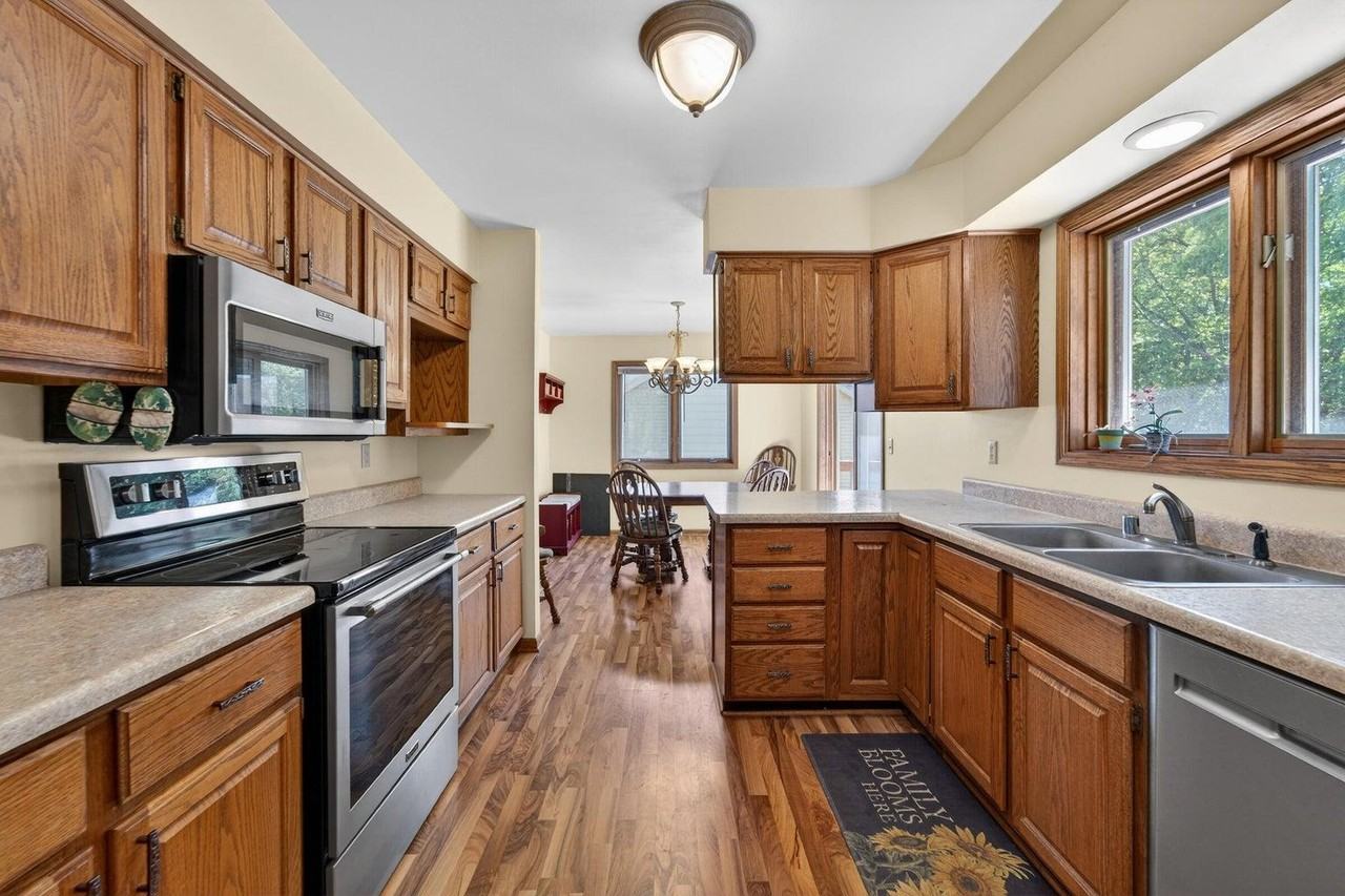 11503 W Layton Ave - Photo 3 of 21
