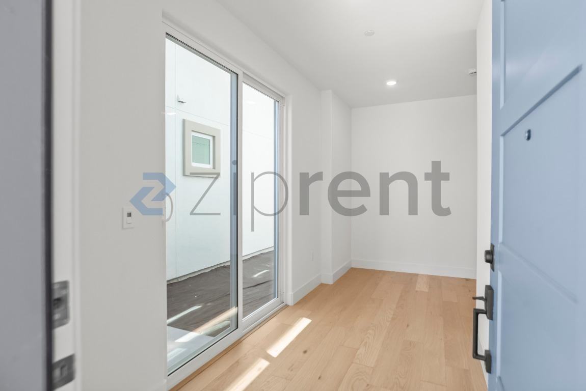 267 Llewellyn Ave - Photo 5 of 30