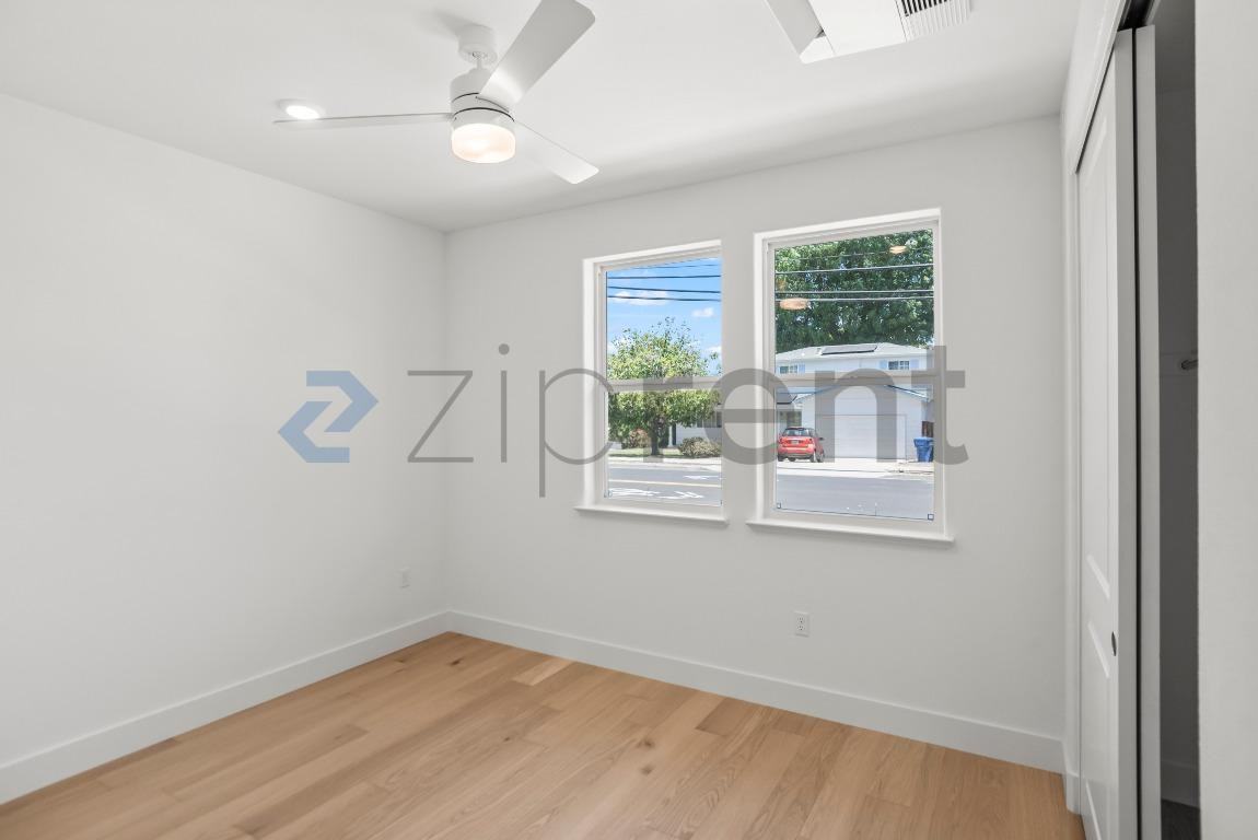 267 Llewellyn Ave - Photo 6 of 30