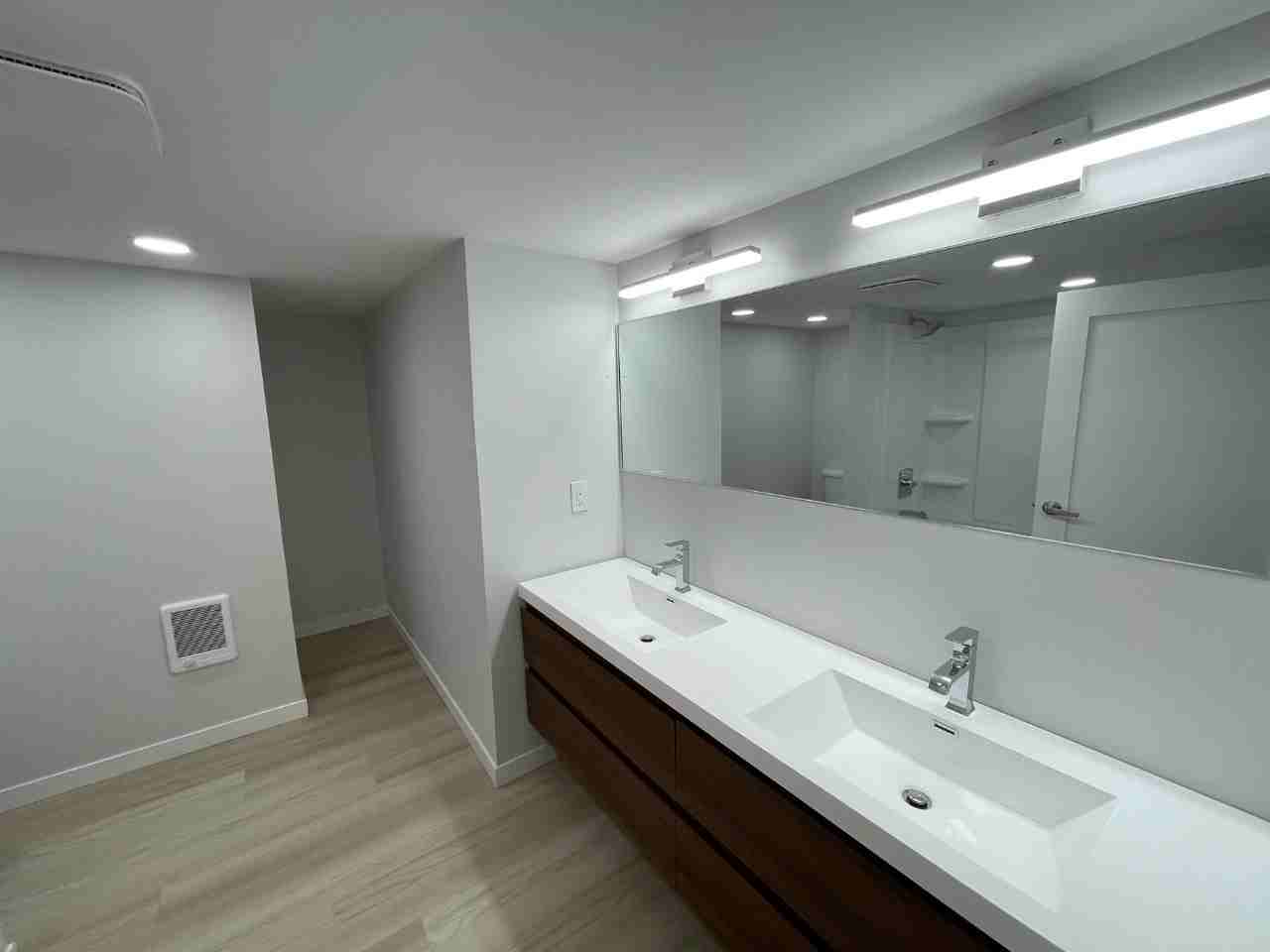 705 Monroe St - Photo 3 of 5