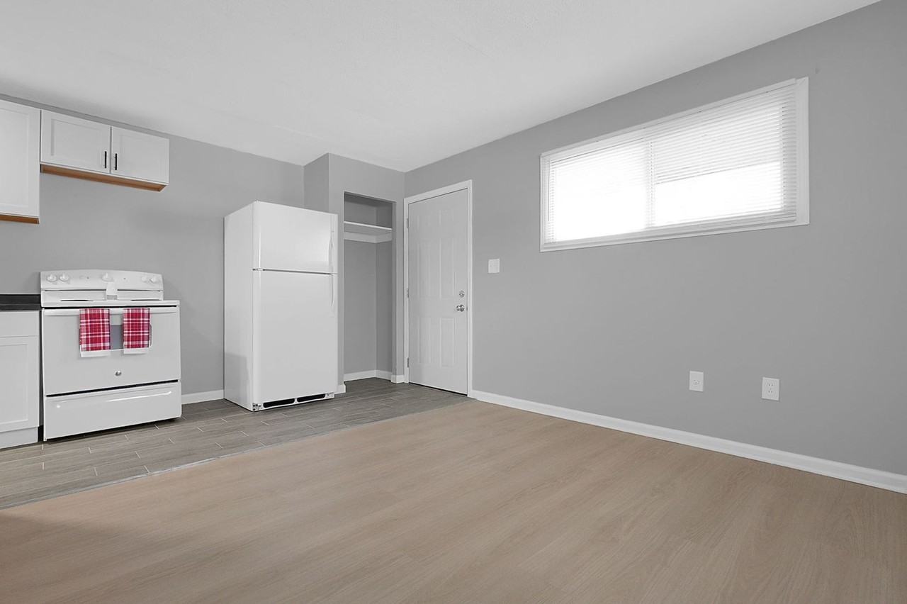 180 N Sylvan Ave #H - Photo 2 of 15