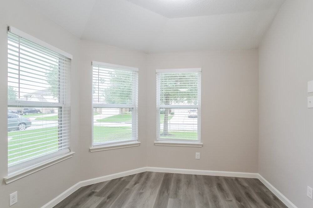 4843 Fair Oak Dale Ln - Photo 6 of 16