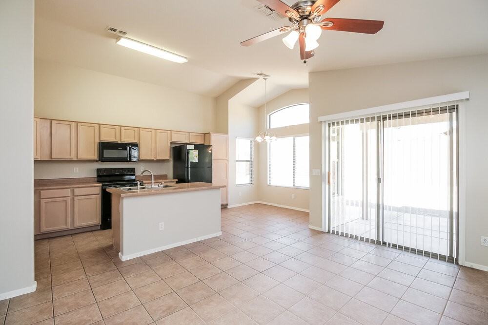 6426 W Watkins St - Photo 6 of 16